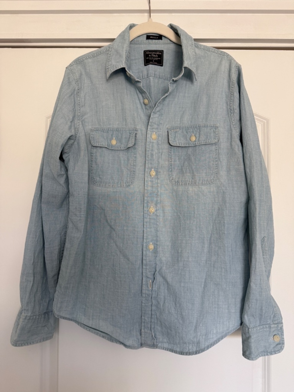 Abercrombie & Fitch Muscle Fit Chambray Button Down Shirt Blue S